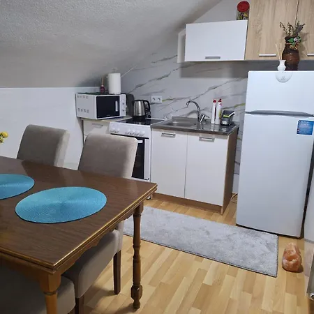 Πανσιόν Visoko Room 3*